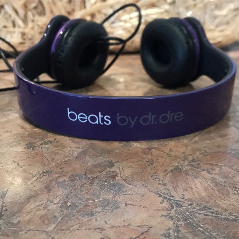 Beats by dr. dre vintage earphones